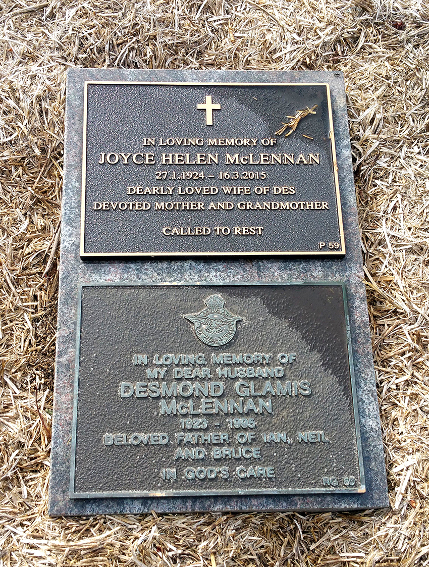 Photo of headstones/Desmond Glamis McLennan 1923-1995 hdstn Leura Mem Gdns NSW